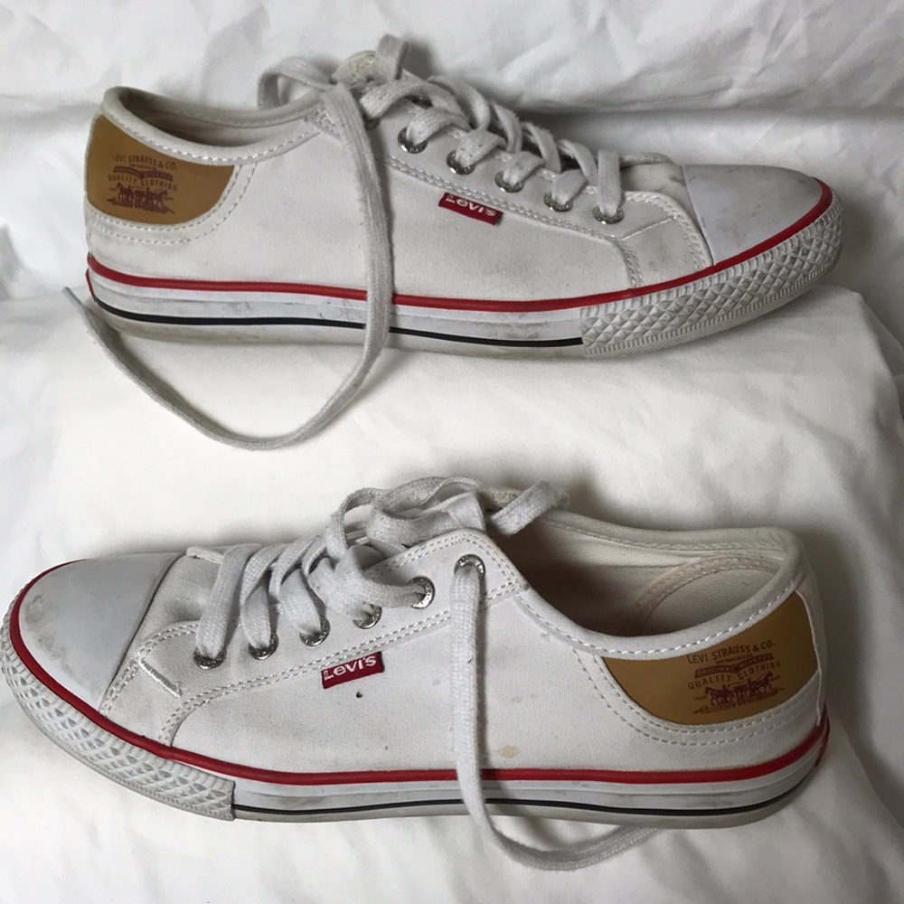 LEVI’S Sneakers.  8.5  Women’s.